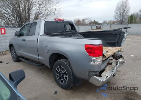 2011 Toyota Tundra Grade 4.6L V8 z USA, uszkodzony, nr VIN 5TFUM5F14BX024573